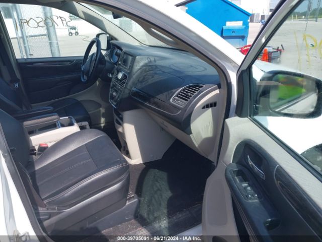 2C4RC1BG2GR148326 Chrysler Town & Country Touring