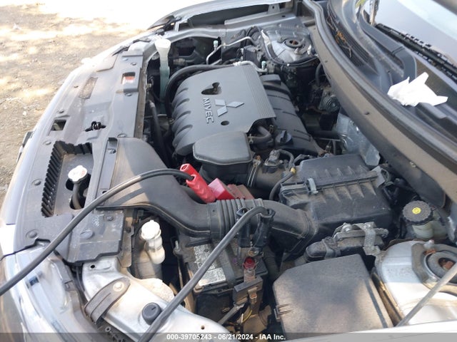 JA4AZ3A36FZ000216 Mitsubishi Outlander Se