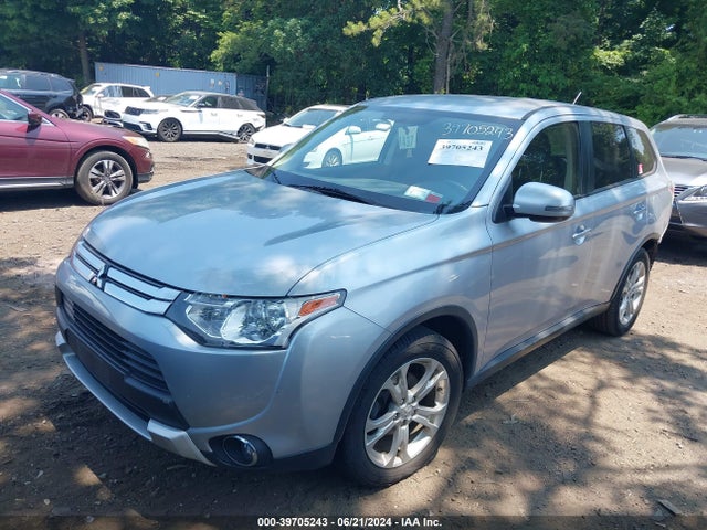 JA4AZ3A36FZ000216 Mitsubishi Outlander Se