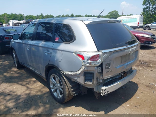 JA4AZ3A36FZ000216 Mitsubishi Outlander Se