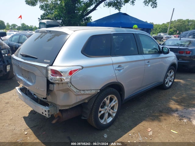 JA4AZ3A36FZ000216 Mitsubishi Outlander Se