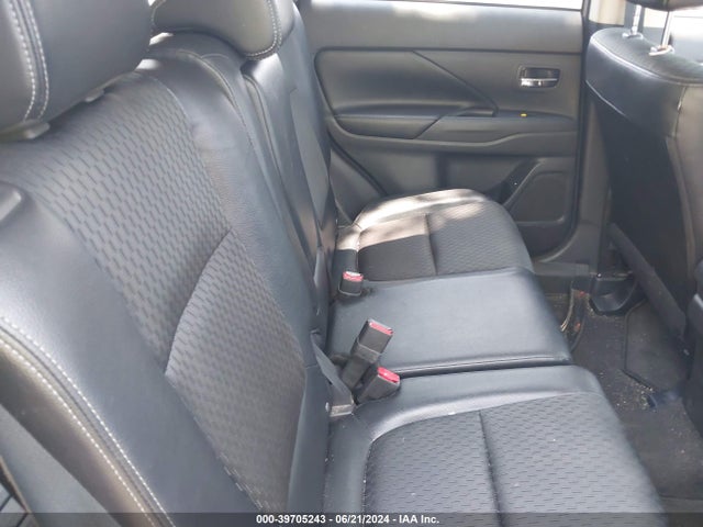 JA4AZ3A36FZ000216 Mitsubishi Outlander Se