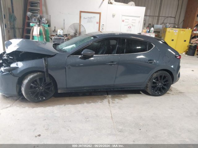 JM1BPANMXK1117586 Mazda Mazda3 Premium Package