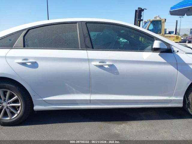 5NPE24AF1KH769557 Hyundai SONATA SE