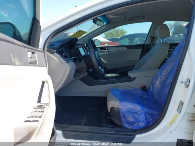 5NPE24AF1KH769557 Hyundai SONATA SE