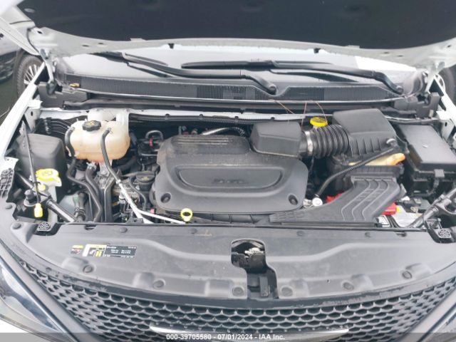 2C4RC1CG0NR208969 Chrysler Voyager Lx