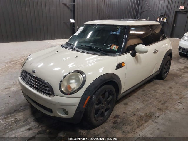 2007 MINI COOPER WMWMF33597TT58342 Photo 1