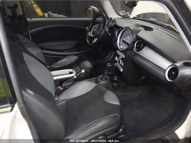 2007 MINI COOPER WMWMF33597TT58342 Photo 4