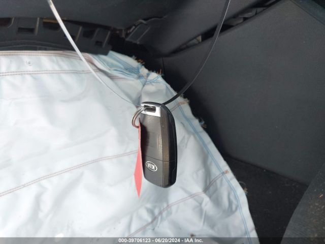 KNAGT4L31H5146213 KIA Optima Lx