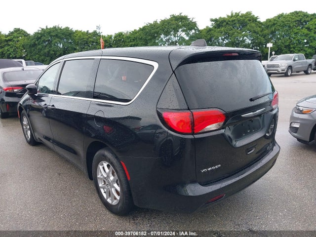 2C4RC1CG4NR218470 Chrysler Voyager Lx