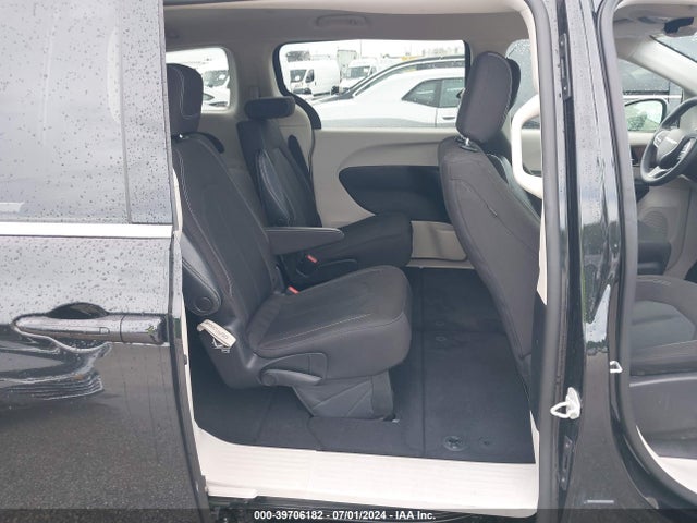2C4RC1CG4NR218470 Chrysler Voyager Lx