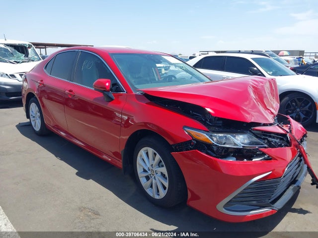 Toyota CAMRY LE 2024 4T1C11AK9RU247440 головне зображення