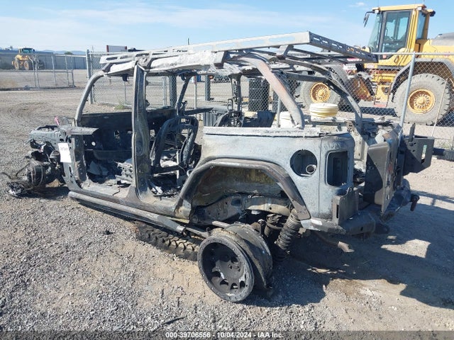 1C4HJXDN3JW331975 Jeep Wrangler Unlimited Sport S 4x4