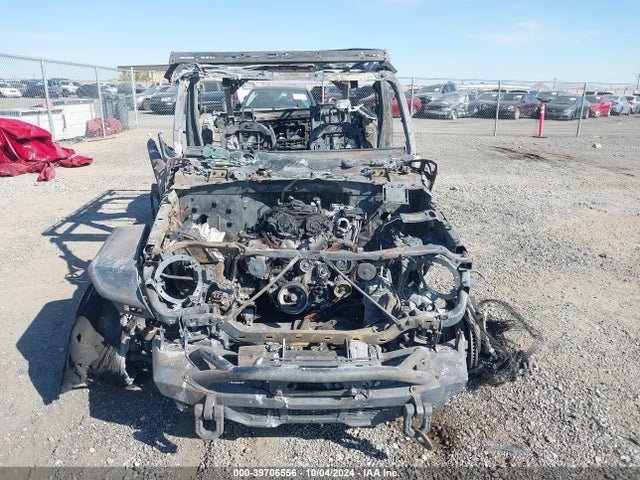 1C4HJXDN3JW331975 Jeep Wrangler Unlimited Sport S 4x4