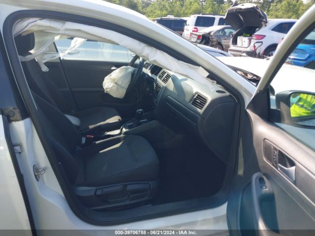 3VW267AJ8GM390602 Volkswagen Jetta 1.4t S