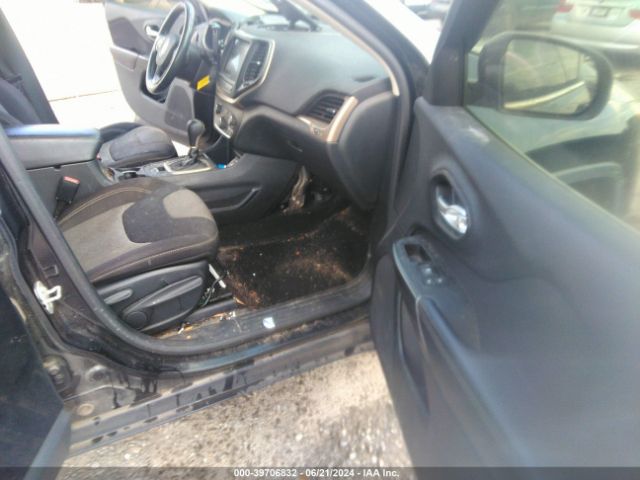 1C4PJLCB7EW323721 Jeep Cherokee Latitude