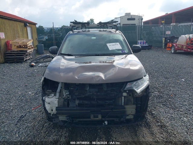 JA4AD2A39JZ070830 Mitsubishi Outlander Es