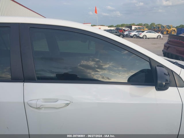 Toyota COROLLA LE 2018 5YFBURHE0JP760616 Image 13