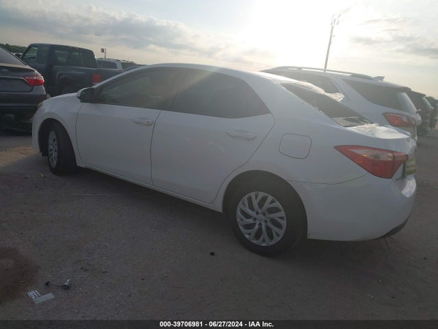 Toyota COROLLA LE 2018 5YFBURHE0JP760616 Image 3