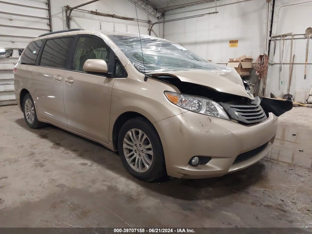 Toyota Sienna Xle V6 8 Passenger 2014 5TDYK3DC7ES447478 головне зображення