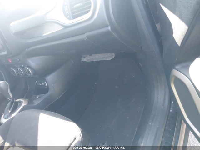 ZACCJABT7FPB36328 Jeep Renegade Latitude