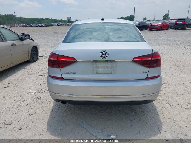 Volkswagen Passat 2.0t Se 2018 1VWBA7A37JC026065 Image 16
