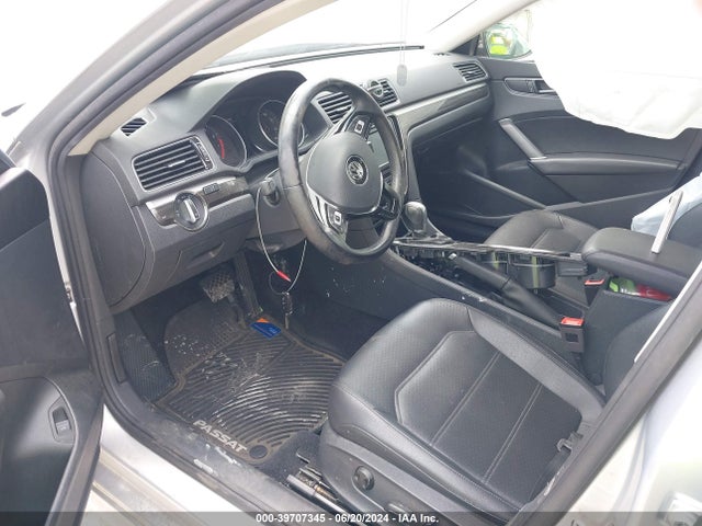 1VWBA7A37JC026065 Volkswagen Passat 2.0t Se