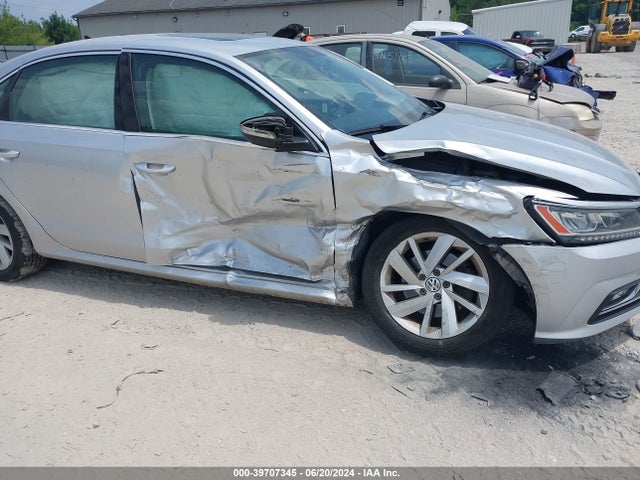 1VWBA7A37JC026065 Volkswagen Passat 2.0t Se