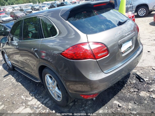 2013 PORSCHE CAYENNE WP1AB2A2XDLA85247 Photo 2