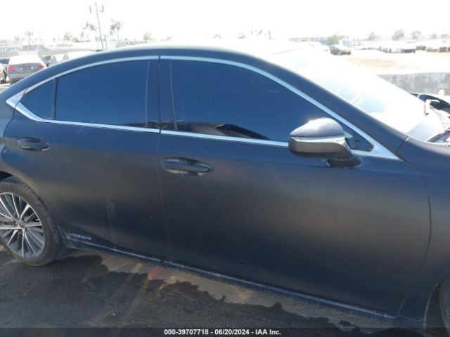 58ADA1C14NU017591 Lexus ES 300H