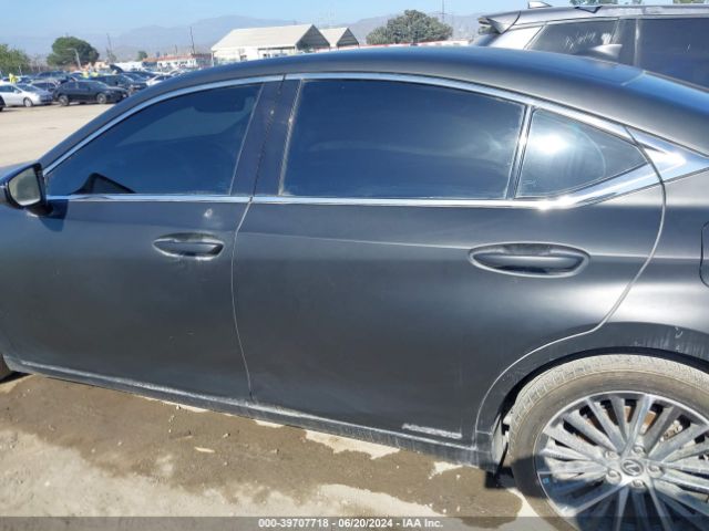 58ADA1C14NU017591 Lexus ES 300H