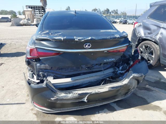 58ADA1C14NU017591 Lexus ES 300H