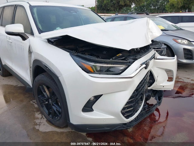 Toyota Grand Highlander Limited 2024 5TDAAAB51RS022129 Image 18