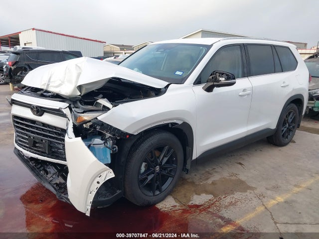 Toyota Grand Highlander Limited 2024 5TDAAAB51RS022129 Image 2
