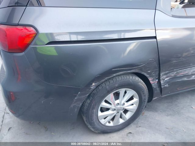 KNDMB5C10F6027220 KIA SEDONA LX