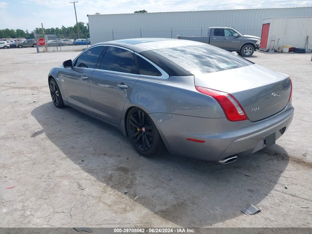 2012 JAGUAR XJ SAJWA2GB9CLV27775 Photo 2