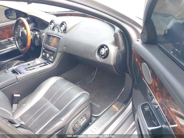 2012 JAGUAR XJ SAJWA2GB9CLV27775 Photo 4
