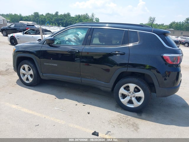 Jeep Compass Latitude 4x4 2018 3C4NJDBB3JT179924 Image 3