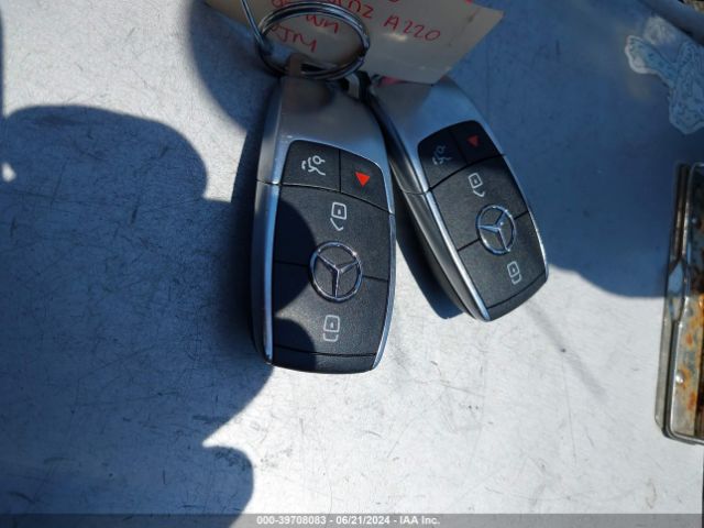WDD3G4FB1KW028842 Mercedes-Benz A 220 4matic