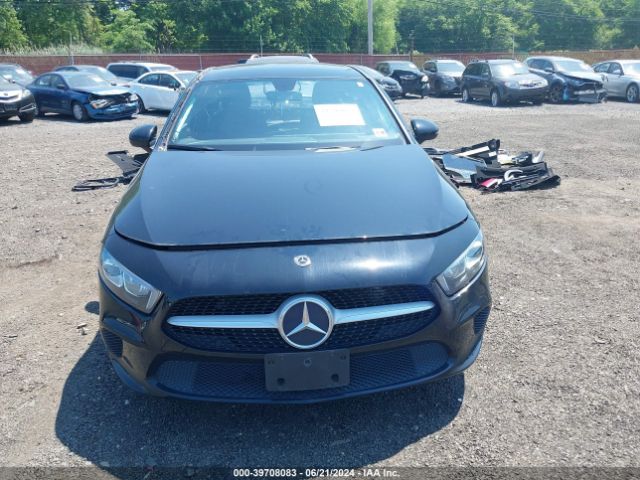 WDD3G4FB1KW028842 Mercedes-Benz A 220 4matic
