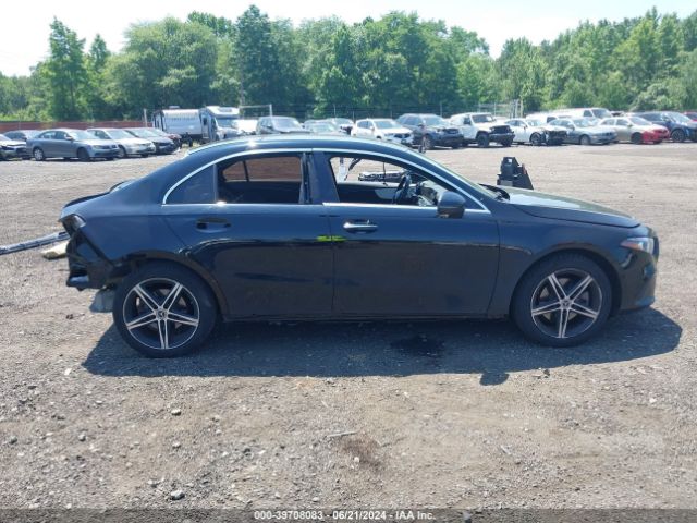 WDD3G4FB1KW028842 Mercedes-Benz A 220 4matic