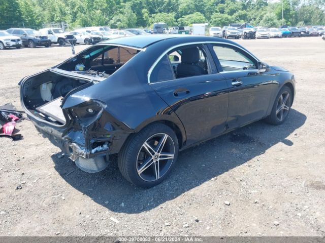 WDD3G4FB1KW028842 Mercedes-Benz A 220 4matic