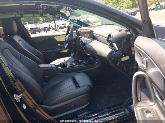 WDD3G4FB1KW028842 Mercedes-Benz A 220 4matic
