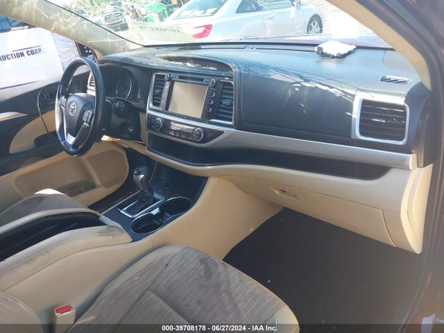 Toyota Highlander Le Plus 2019 5TDBZRFH7KS947388 Image 5