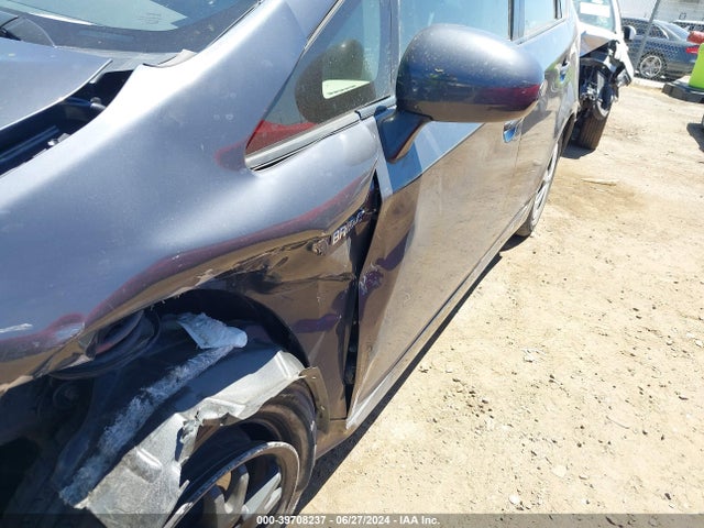 Toyota Prius Two 2015 JTDKN3DU2F2004914 Image 17