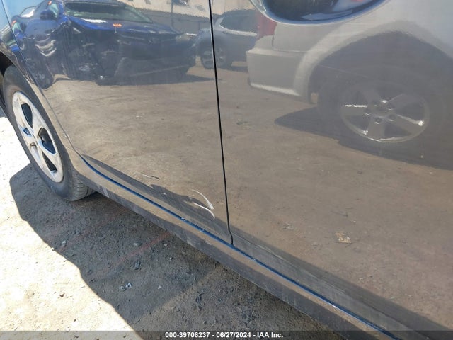 Toyota Prius Two 2015 JTDKN3DU2F2004914 Image 18