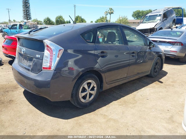 Toyota Prius Two 2015 JTDKN3DU2F2004914 Image 4