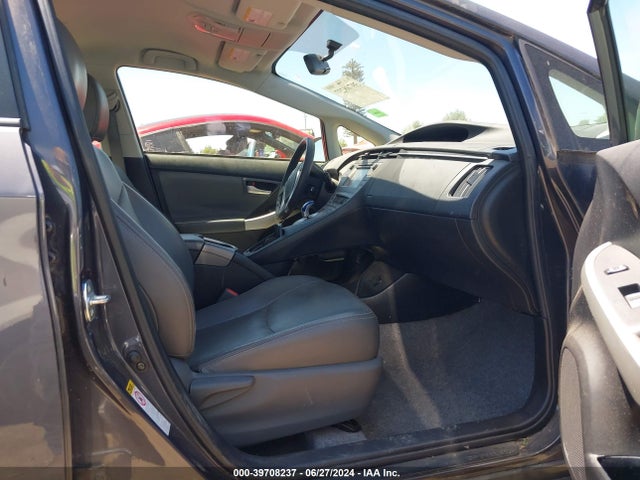 Toyota Prius Two 2015 JTDKN3DU2F2004914 Image 5