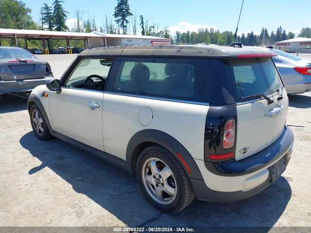 2011 MINI COOPER CLUBMAN WMWZF3C59BTX82165 Photo 2