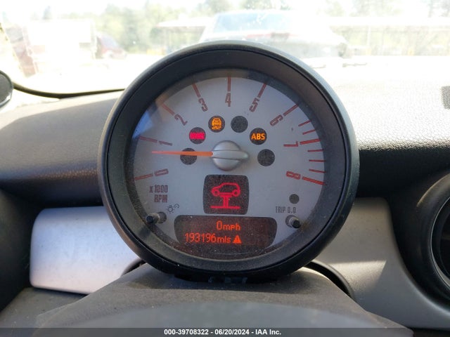 2011 MINI COOPER CLUBMAN WMWZF3C59BTX82165 Photo 6